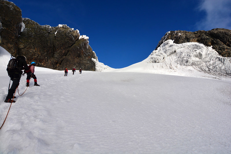 how to get to margherita peak of Rwenzori mountains national park or getting there. rwenzori trekking routes/trails